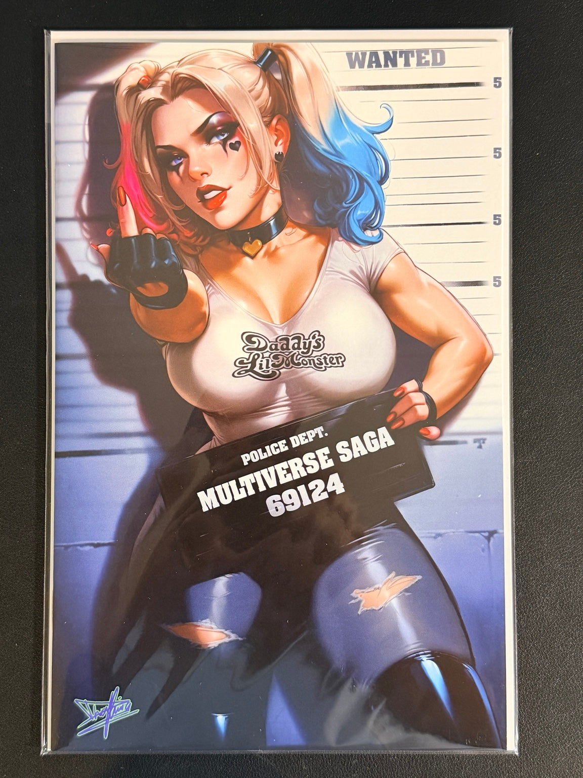 Multiverse Saga Harley Quinn Mugshot Nice virgin variant cover by Dhaxina